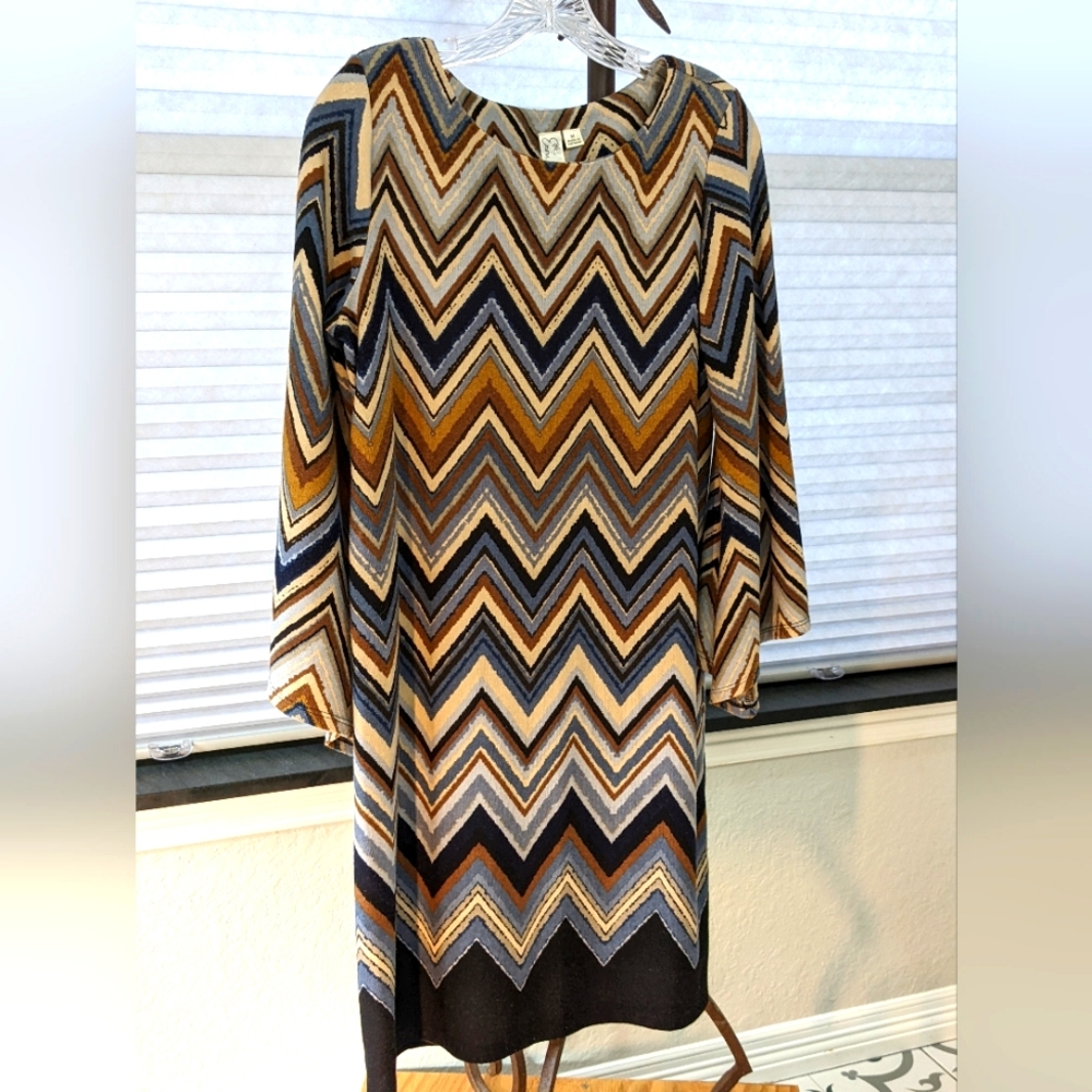 Gently used pretty, fun, casual, medium dress from Emma and Michelle